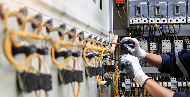 Professional Electrician technician working in Camino Tassajara, CA
